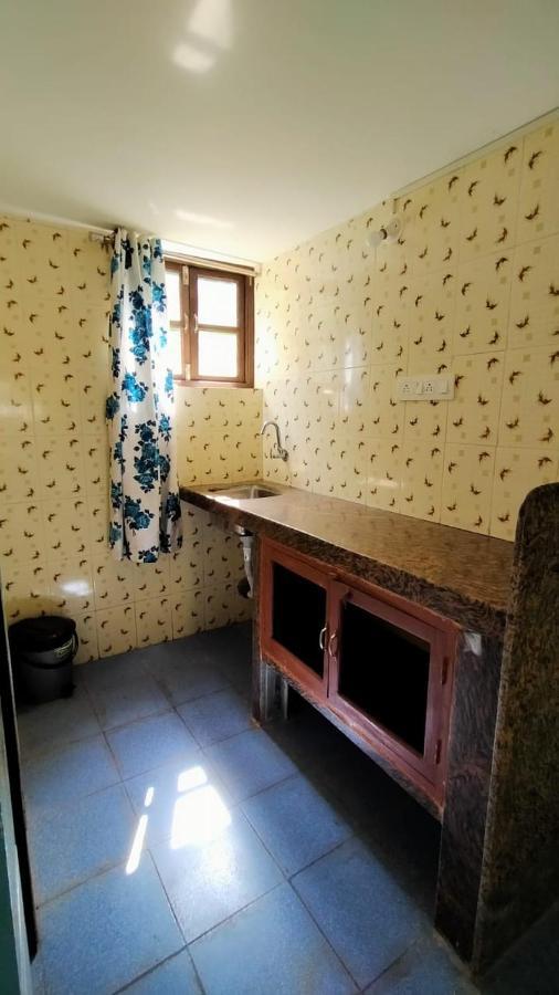 Shrushthee Guest House ヴァガトール エクステリア 写真